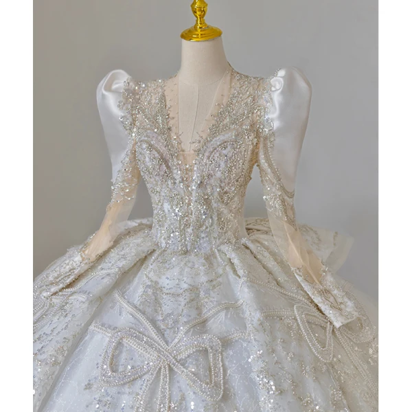 Charmant Blanche Perlage Perle Paillettes Noeud Tomber Hiver Robe De Mariée 2024 Robe Boule V-Cou Manches Longues Dos Nu Chapel Train Mariage