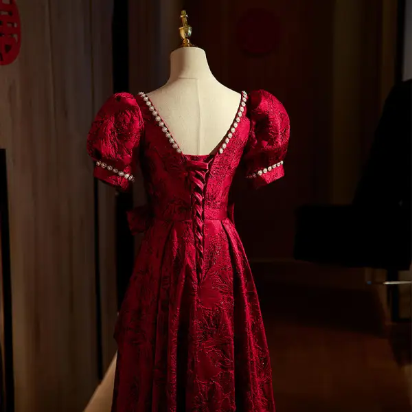 Chic / Belle Bordeaux Robe De Bal 2022 Princesse Encolure Carrée Perle Paillettes Faux Diamant Noeud Manches Courtes Dos Nu Longue Robe De Ceremonie