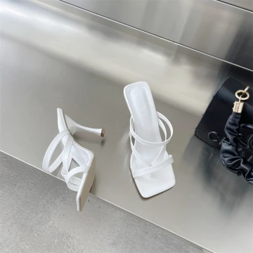 Enkla Vita Gatukläder Sommar Sandaler Dam 2022 9 Cm Stilettklackar Peep Toe Sandaler Högklackade
