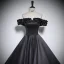 Vintage Sorte Satin Gallakjoler 2023 Balkjole Flæse Off-The-Shoulder Ærmeløs Halterneck Lange Galla Kjoler
