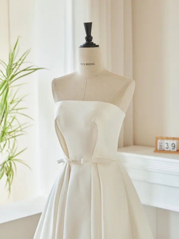 Elegant Elfenben Satin Sløyfe Brudekjoler 2026 Prinsesse Strapless Uten Ermer Ryggløse Feie Tog