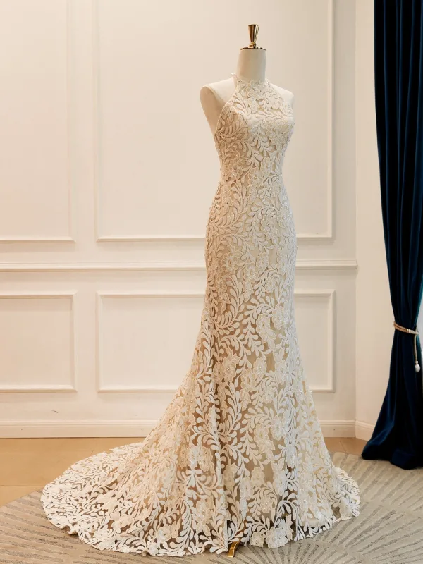 Luxury / Gorgeous Fashion Champagne Handmade Pearl Sequins Lace Flower Wedding Dresses 2026 Trumpet / Mermaid Halter Sleeveless Sweep Train