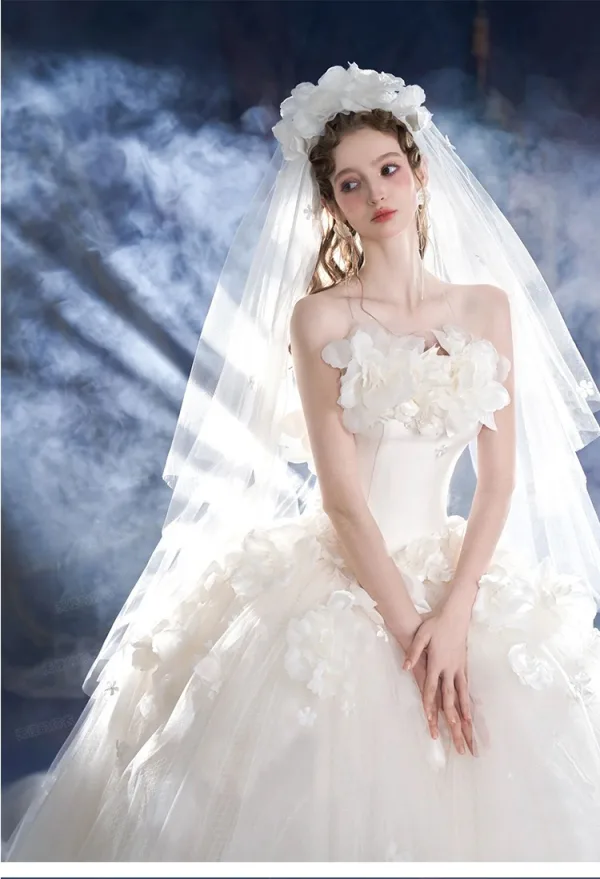 Elegant White Appliques Wedding Dresses 2025 Ball Gown Strapless Sleeveless Backless Court Train Wedding