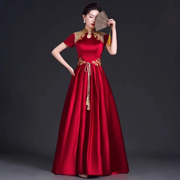 Chinese style Burgundy Satin Lace Flower Evening Dresses 2023 A-Line / Princess High Neck Short Sleeve Floor-Length / Long Evening Party Formal Dresses
