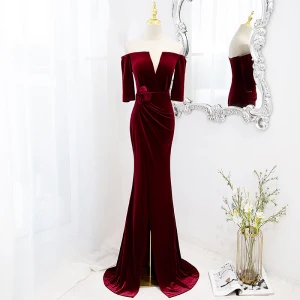 Charmant Bordeaux Daim Robe De Soirée 2022 Trompette Sirène De L Épaule Manches Courtes Dos Nu Ceinture Fleur Train De Balayage Soirée Robe De Ceremonie