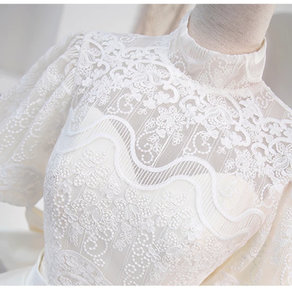 Modest / Simple Elegant Ivory Lace Flower Satin Wedding Dresses 2023 Ball Gown High Neck Short Sleeve Bow Sash Floor-Length / Long Wedding