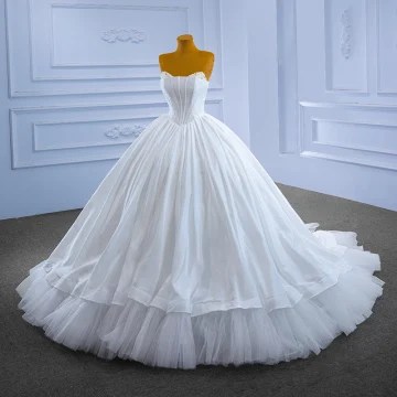 Haut De Gamme Blanche Perle Robe De Mariée 2022 Robe Boule Bustier Sans Manches Dos Nu Tribunal Train Mariage