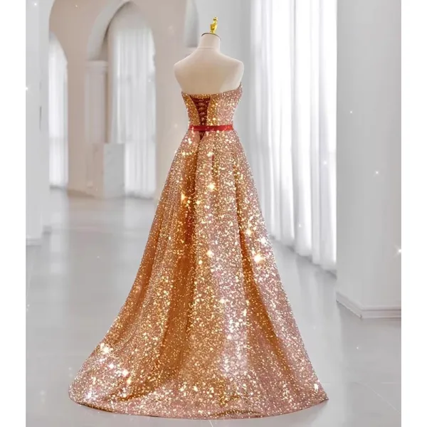 Sparkly Gull Paljetter Sløyfe Sash Ballkjoler 2024 Prinsesse Kjæreste Uten Ermer Ryggløse Feie Tog Formelle Kjoler