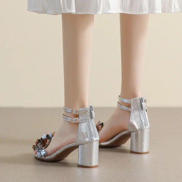 Chic / Belle Argenté Papillon Promo Sandales Femme 2023 Bride Cheville 7 cm Talons Épais Peep Toes / Bout Ouvert Sandales Talons Hauts