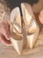 Eleganta Elfenben Rhinestone Pärla Läder Brudskor 2022 8 cm Stilettklackar Spetsiga Bröllop Pumps Högklackade