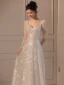 Glitzernden Leichtes Ivory / Creme Perlenstickerei Perle Brautkleider / Hochzeitskleider 2024 A Linie Eckiger Ausschnitt Lange Ärmel Rückenfreies Sweep / Pinsel Zug Hochzeit