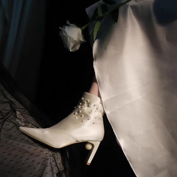 Mode Ivory / Creme Perle Satin Winter Brautschuhe 2024 8 cm Stilettos Spitzschuh Hochzeit Stiefel