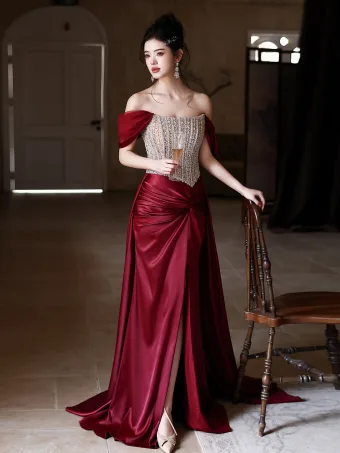 Charmant Bordeaux Faux Diamant Fendue Devant Robe De Soirée 2026 Trompette Sirène De L Épaule Sans Manches Dos Nu Train De Balayage Robe De Ceremonie