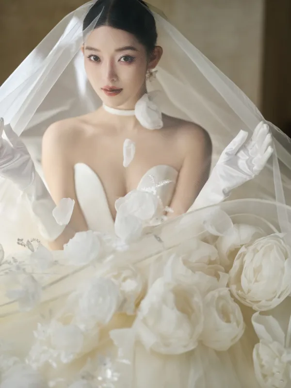 Luxury / Gorgeous Whimsical White Handmade  Flower Wedding Veils 2026 Tulle