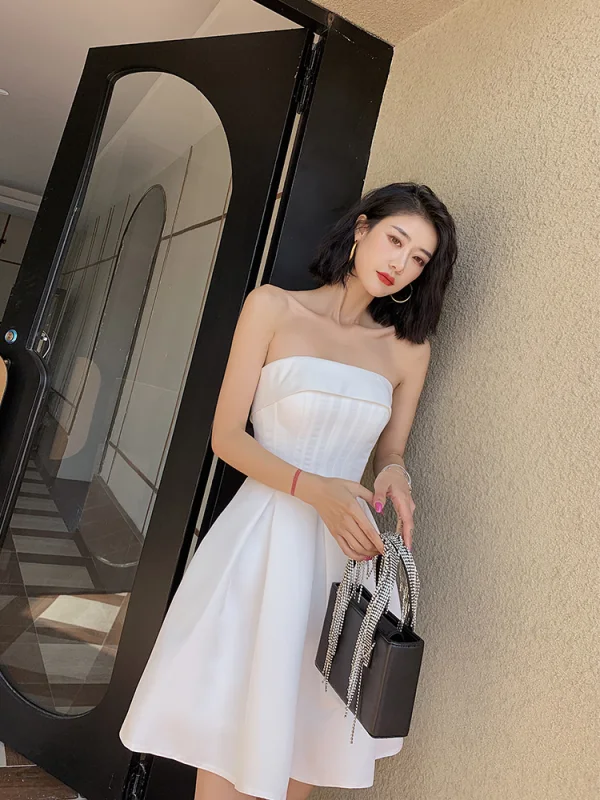 Sexy Ivory Party Dresses Cocktail Party 2022 A-Line / Princess Strapless Sleeveless Backless Knee-Length Formal Dresses