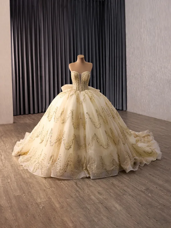 Luxury / Gorgeous Sparkly Champagne Beading Pearl Sequins Ruffle Wedding Dresses 2026 Ball Gown Sweetheart Sleeveless Backless Bow Chapel Train