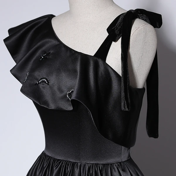 Mode Noire Satin Robe De Bal 2022 Princesse V-Cou Sans Manches Dos Nu Longue Robe De Ceremonie