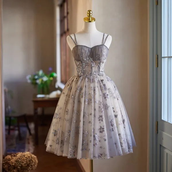 Chic / Beautiful Grey Sequins Short Homecoming Graduation Dresses 2024 A-Line / Princess Backless Tulle Spaghetti Straps Sleeveless Formal Dresses Chic / Beautiful Grey Sequins Short Homecoming Graduation Dresses 2024 A-Line / Princess Backless Tulle Spaghetti Straps Sleeveless Formal Dresses