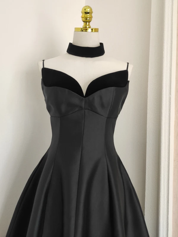 Audrey Hepburn Style Black Homecoming Short Velvet Graduation Dresses 2024 A-Line / Princess Spaghetti Straps Sleeveless Backless