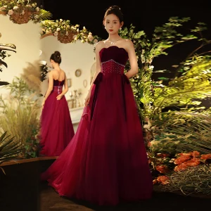 Élégant Bordeaux Robe De Bal 2022 Princesse Perle Bustier Sans Manches Dos Nu Noeud Longue Robe De Ceremonie