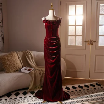 Chic Beautiful Burgundy Flower Velvet Formal Dresses 2024 Trumpet Mermaid Spaghetti Straps Sleeveless Backless Sweep Train Evening Party Evening Dresses