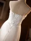 Schöne Weiß Spitze Blumen Applikationen Satin Leichtes Brautkleider / Hochzeitskleider 2025 A Linie Spaghettiträger Ärmellos Rückenfreies Sweep / Pinsel Zug Hochzeit