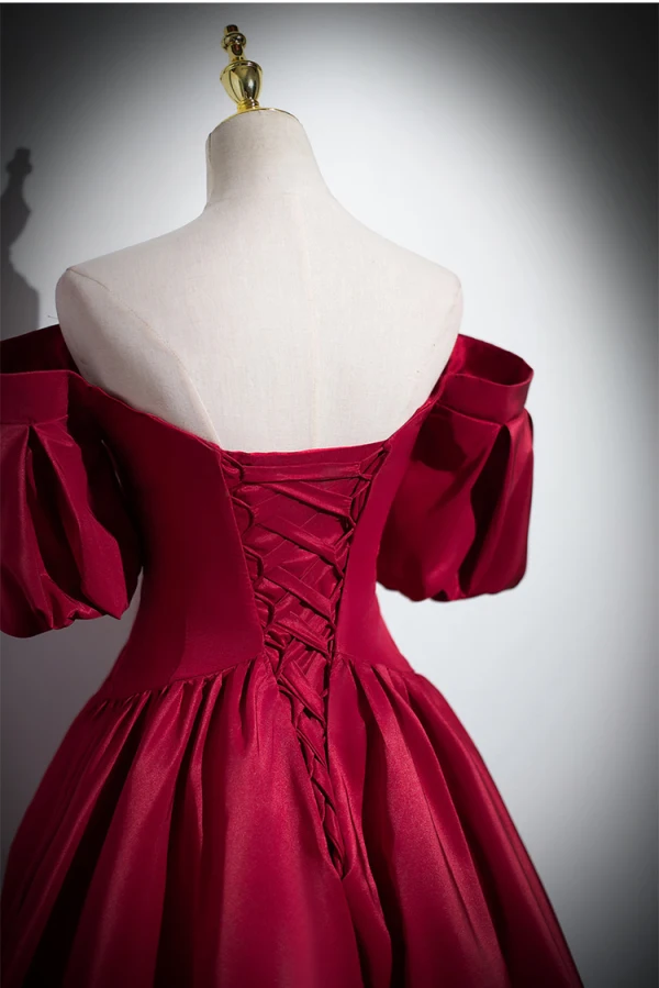 Modest / Simple Burgundy Satin Prom Dresses 2024 A-Line / Princess Off-The-Shoulder Short Sleeve Backless Floor-Length / Long Formal Dresses