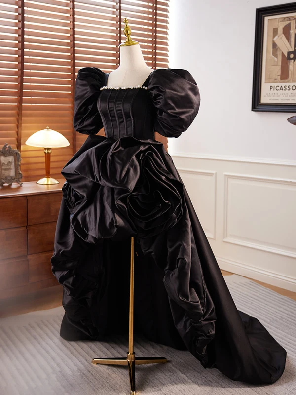 Audrey Hepburn-Stil Schwarz Asymmetrisch Ballkleider 2024 Ballkleid Eckiger Ausschnitt Geschwollenes Kurze Ärmel Rückenfreies Ball Festliche Kleider