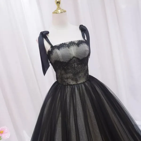 Audrey Hepburn Style Black Lace Prom Dresses 2024 Ball Gown Spaghetti Straps Sleeveless Backless Bow Floor-Length / Long Prom Formal Dresses