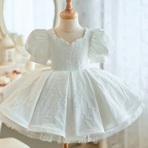 Chic Beautiful White Short Pearl Wedding Flower Girl Dresses 2023 Ball Gown Square Neckline Short Sleeve Backless Bow Tulle