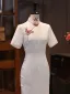 Vintage Weiß Seide Wadenlang Gespaltete Front Cheongsam 2026 Meerjungfrau Stehkragen Kurze Ärmel
