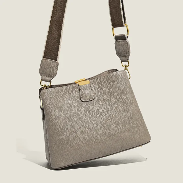 Fashion Brown Street Wear Leather Women's Bags Shoulder Bags 2023
