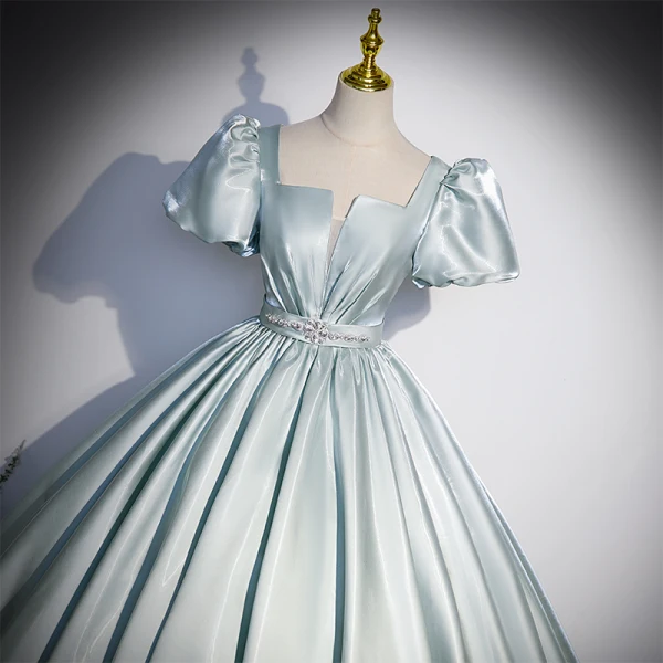 Chic / Belle Vert Cendré Satin Robe De Bal 2023 Robe Boule Encolure Carrée Gonflée Manches Courtes Dos Nu Faux Diamant Noeud Ceinture Longue Promo Robe De Ceremonie