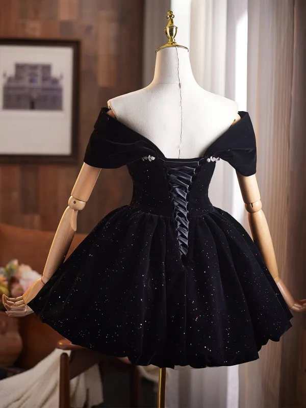 Chic / Belle Noire Faux Diamant Paillettes de retour Courte Velours Robe De Graduation 2025 Princesse De l'épaule Manches Courtes Dos Nu