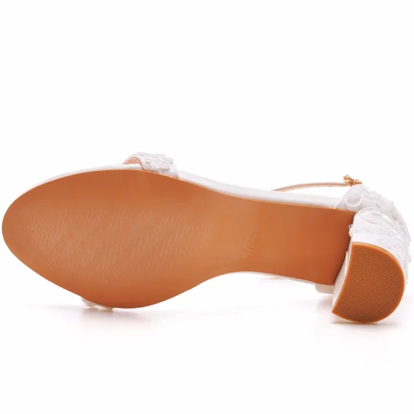 Sexy Blanche En Dentelle Fleur Chaussure De Mariée 2023 Bride Cheville 7 cm Talons Épais Peep Toes / Bout Ouvert Mariage Sandales Talons Hauts