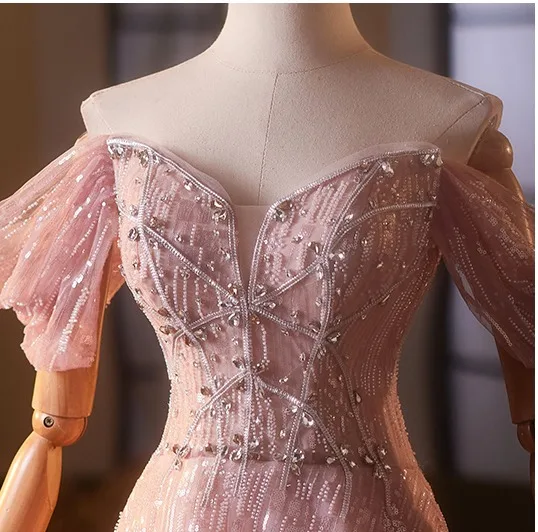 Luxus / Herrlich Rosa Handgefertigt Perlenstickerei Pailletten Strass Ballkleider 2025 A Linie Off Shoulder Kurze Ärmel Sweep / Pinsel Zug Ball Festliche Kleider
