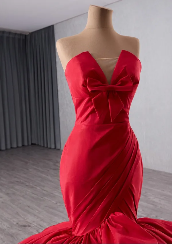High End Rot Fallende Rüsche Ballkleider 2025 Meerjungfrau Bandeau Schleife Ärmellos Rückenfreies Sweep / Pinsel Zug Ball Festliche Kleider