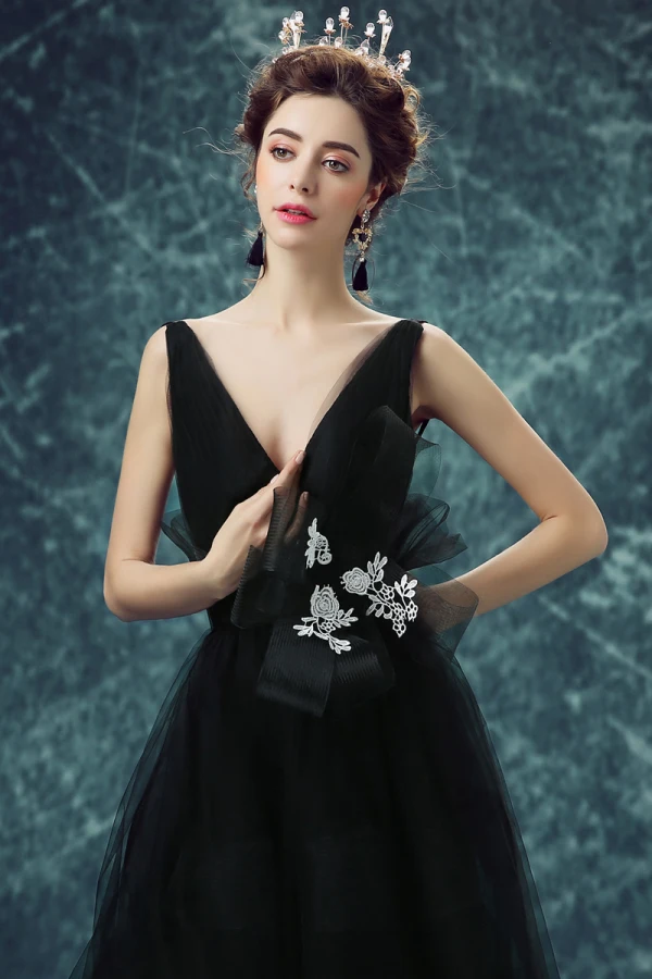 Glamorous Prom Dresses 2017 Deep V-neck Backless Black Tulle Dress