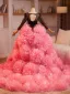 Unique Pink Fallende Rüsche Strass Ballkleider 2024 Ballkleid Rundhalsausschnitt Lange Ärmel Rückenfreies Kapelle-Schleppe Ball Festliche Kleider