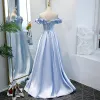 Elegantes Azul Cielo Vestidos de gala 2021 A-Line / Princess Correas Cruzadas Ruffle Color Sólido Satén Fuera Del Hombro Largos Bailando Vestidos Formales