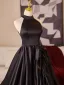Audrey Hepburn-Stil Schwarz Ballkleider 2024 A Linie Stehkragen Ärmellos Rückenfreies Sweep / Pinsel Zug Ball Festliche Kleider
