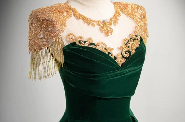 Elegante Dunkelgrün Perlenstickerei Quaste Samt Ballkleider 2024 Ballkleid Rundhalsausschnitt Ärmellos Rückenfreies Lange Ball Festliche Kleider
