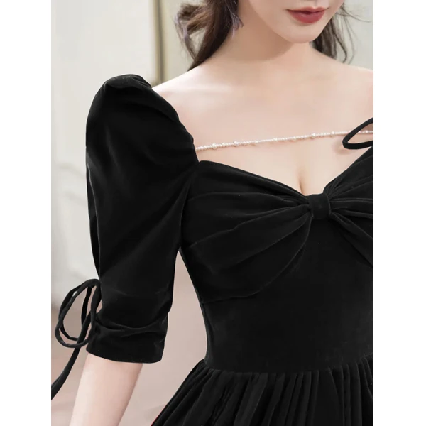 Audrey Hepburn Style Black Velvet Winter Prom Dresses 2024 A-Line / Princess Square Neckline Short Sleeve Backless Floor-Length / Long Prom Formal Dresses
