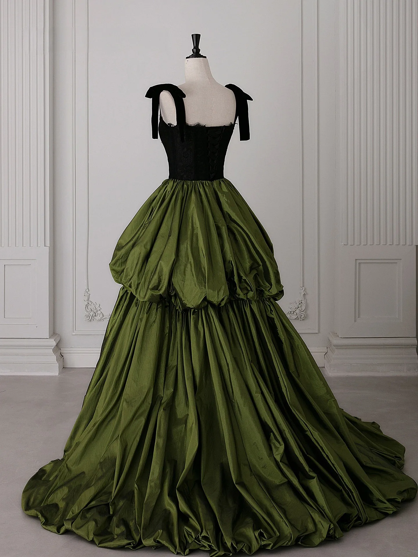 Chic Beautiful Dark Green Cascading Ruffles Split Front Prom Dresses 2026 Ball Gown