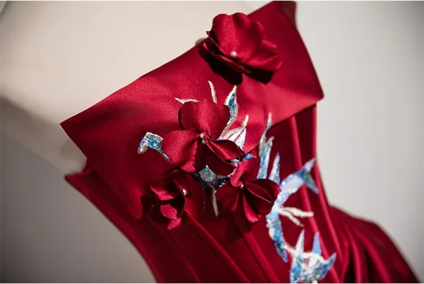 Chinese style Burgundy Lace Flower Appliques Prom Dresses 2024 A-Line / Princess Strapless Sleeveless Backless Sweep Train Satin Prom Formal Dresses