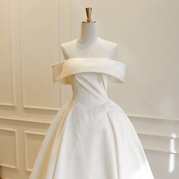 Vintage Weiß Spitze Blumen Satin Brautkleider / Hochzeitskleider 2026 Ballkleid Off Shoulder Kurze Ärmel Rückenfreies Lange