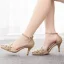 Charmant Bling Bling Doré Perle Faux Diamant Chaussure De Mariée 2023 Bride Cheville 7 cm Talons Aiguilles À Bout Pointu Mariage Talons Hauts
