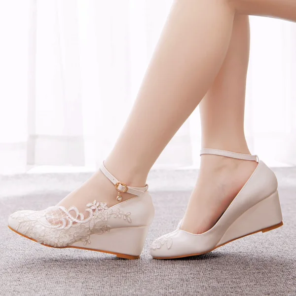 Élégant Blanche Mariage En Dentelle Fleur Chaussure De Mariée 2023 Bride Cheville 5 cm Compensées À Bout Rond Chaussure De Mariée
