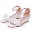 Schöne Weiß Applikationen Brautschuhe 2024 Knöchelriemen 6 cm Keilabsatz Peeptoes Hochzeit Sandaletten Hochhackige