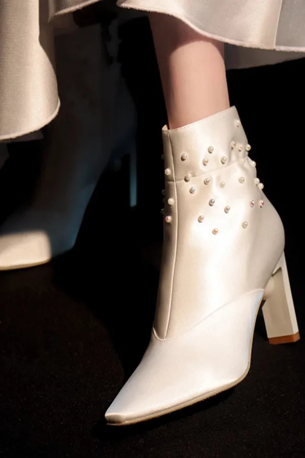 Mode Ivory / Creme Perle Satin Winter Brautschuhe 2024 8 cm Stilettos Spitzschuh Hochzeit Stiefel